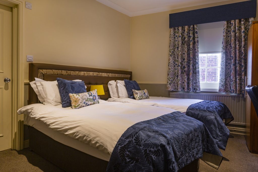 Classic Twin Room | The White Hart Hotel, Eatery and Coffee House